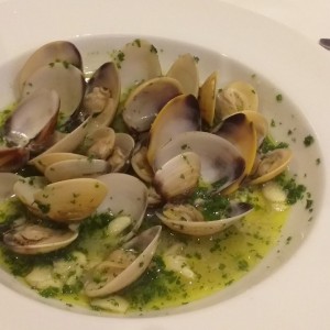 almejas al ajillo