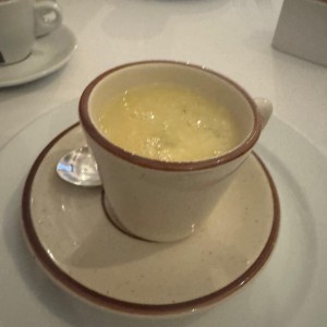 Sopa de cortesia (huevo y vegetales)