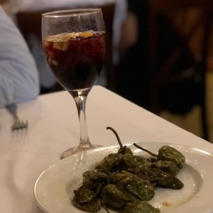 pimientos padron y sangria