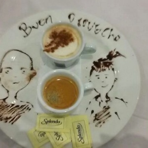 Capuccino y expresso que pedimos mi esposo y yo, bella sorpresa!