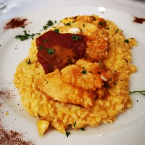Mero sobre risotto y pimiento