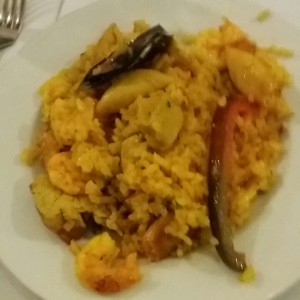 Paella de mar y tierra