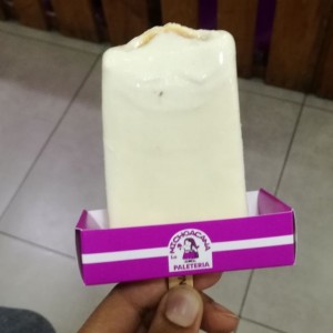 Paleta de vainilla rellena de dulce de leche