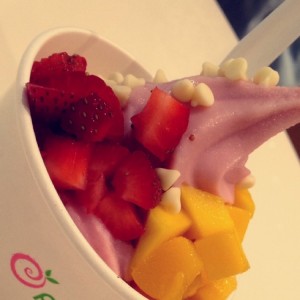 pinkberry de granada con grutas y chocolate blanco