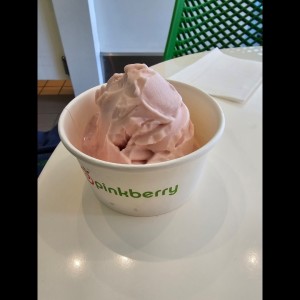 Helado chico de banana fresa