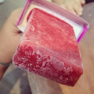 paleta de fresa rellena