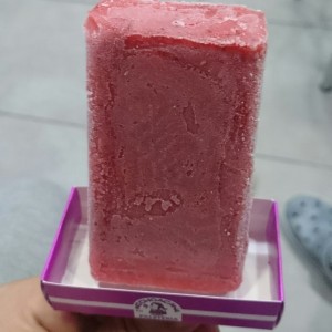 paleta de fresa con leche condensada