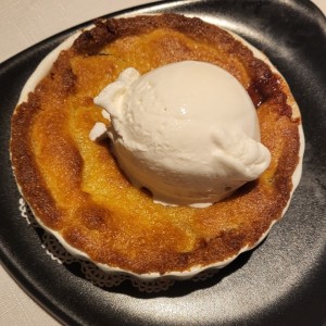 tartaleta de manzana con helado de vainilla