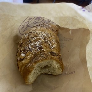 Pasteleria Dulce - Croissant de Almendras