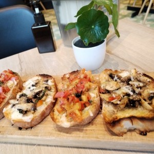 Brochetas tomate y hongos
