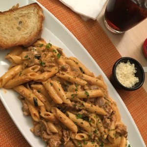 penne funghi con salchicha italiana especial