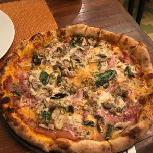 Pizza de Jamon y Hongos
