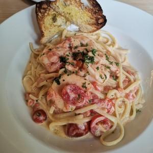 Alfredo con camarones