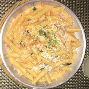 Penne con Salmon y Zuchinni
