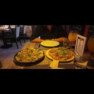 FOCACCIAS & BRUSCHETTAS - Focaccia Caprina y Carpaccio di Salmone