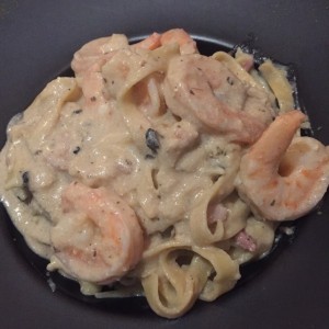Fetuccini Strega con Camarones