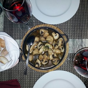 Hongos al ajillo