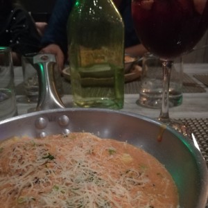 Ravioli de Salmon Ahumado y Queso Ricotta, a la Crema de Cebollina