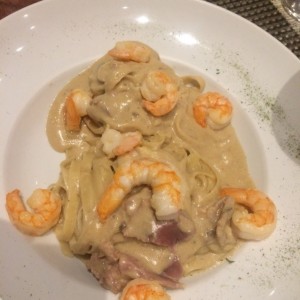 pasta strega con camarones adicionales