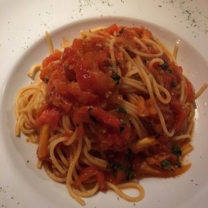 Al Olio Albahaca y Tomates Frescos