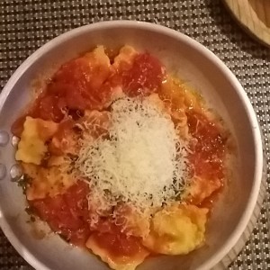 Ravioli de Carne Salteado Al Fileto Di Pomodoro