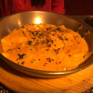 Ravioli de Salmon Ahumado y Queso Ricotta, a la Crema de Cebollina