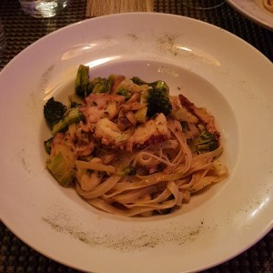 Fettuccine con pulpo y brocoli