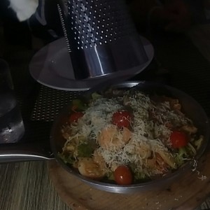 linguini primavera con camarones