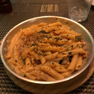 Penne con Salmon y Zuchinni