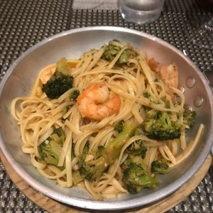 Con Camarones y brocoli