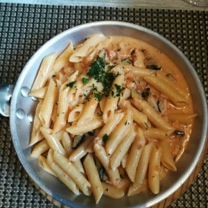 Penne con Salmon y Zuchinni
