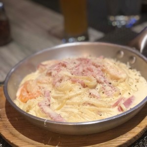 LINGUINI CON CAMARONES AL ALFREDO