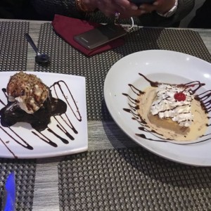 Postres - Brownie con Helado y Tres leches