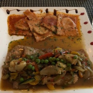 Escalopina de Cerdo del Bosque, con Raviolis Morados