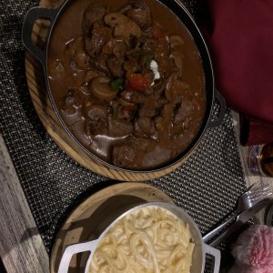 Strogonoff de Res con pasta a la crema