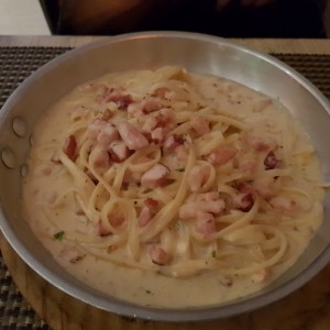 linguini cuatro quesos con bacon