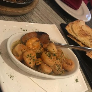 camarones al ajillo