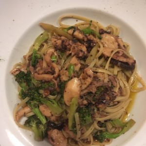Pasta con pulpo y blocoli