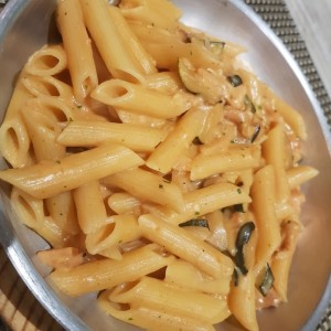 Penne con Salmon y Zuchinni
