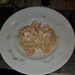Fetuchini Strega con Camarones