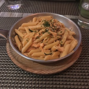 Penne con Salmon y Zuchinni