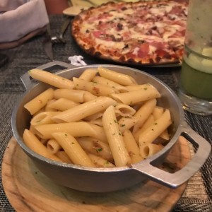 Fetuccine, Penne y/o Espaguetti A la Crema, Aurora