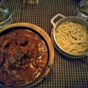 Strogonoff de Res con pasta a la crema