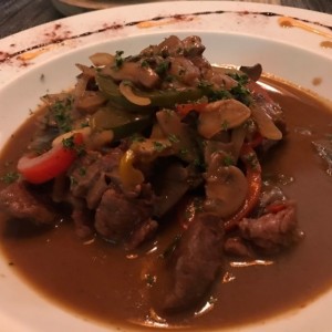 Strogonoff de Res con pasta a la crema