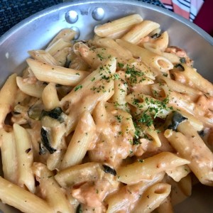 Penne con Salmon y Zuchinni