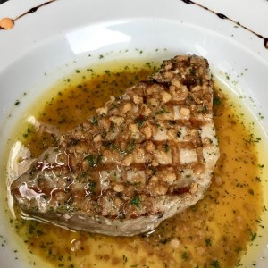 Lomo de Atun al Ajillo.