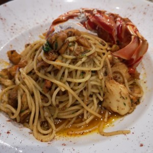 spaguetti al oleo con langosta