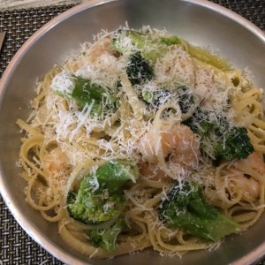 Linguini con Camaron y brocoli ?