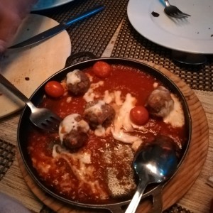 Albondigas de res y cerdo