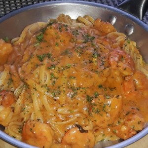 fetuccini con salsa de camarones